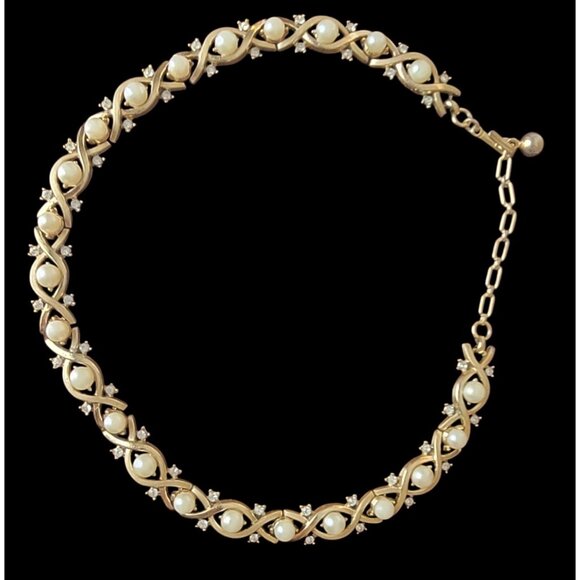 Vintage Signed TRIFARI Gold Tone Pearl Rhinestone Collar Necklace With Case - Picture 1 of 10
